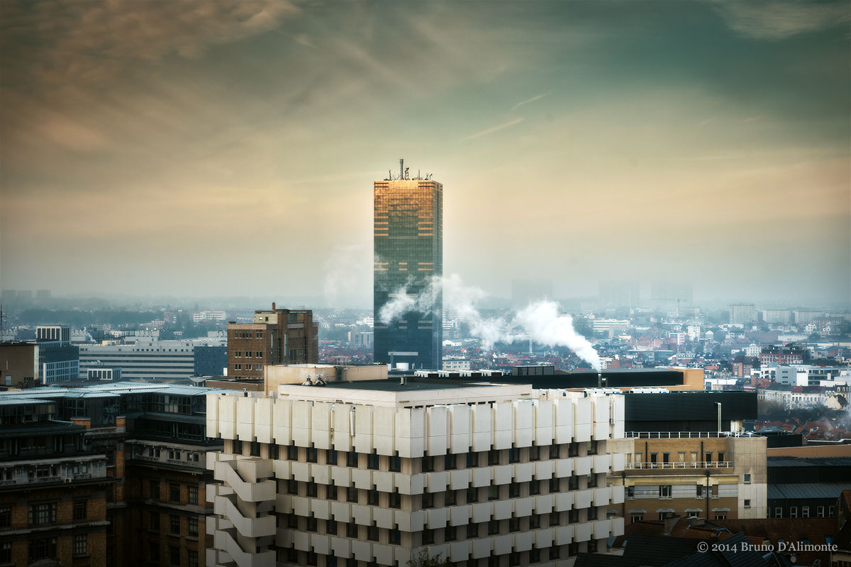 Photographie panoramique de la tour du Midi à Bruxelles  la tour du Midi, siège de l'Office National des Pensions © 2014 Bruno D'Alimonte