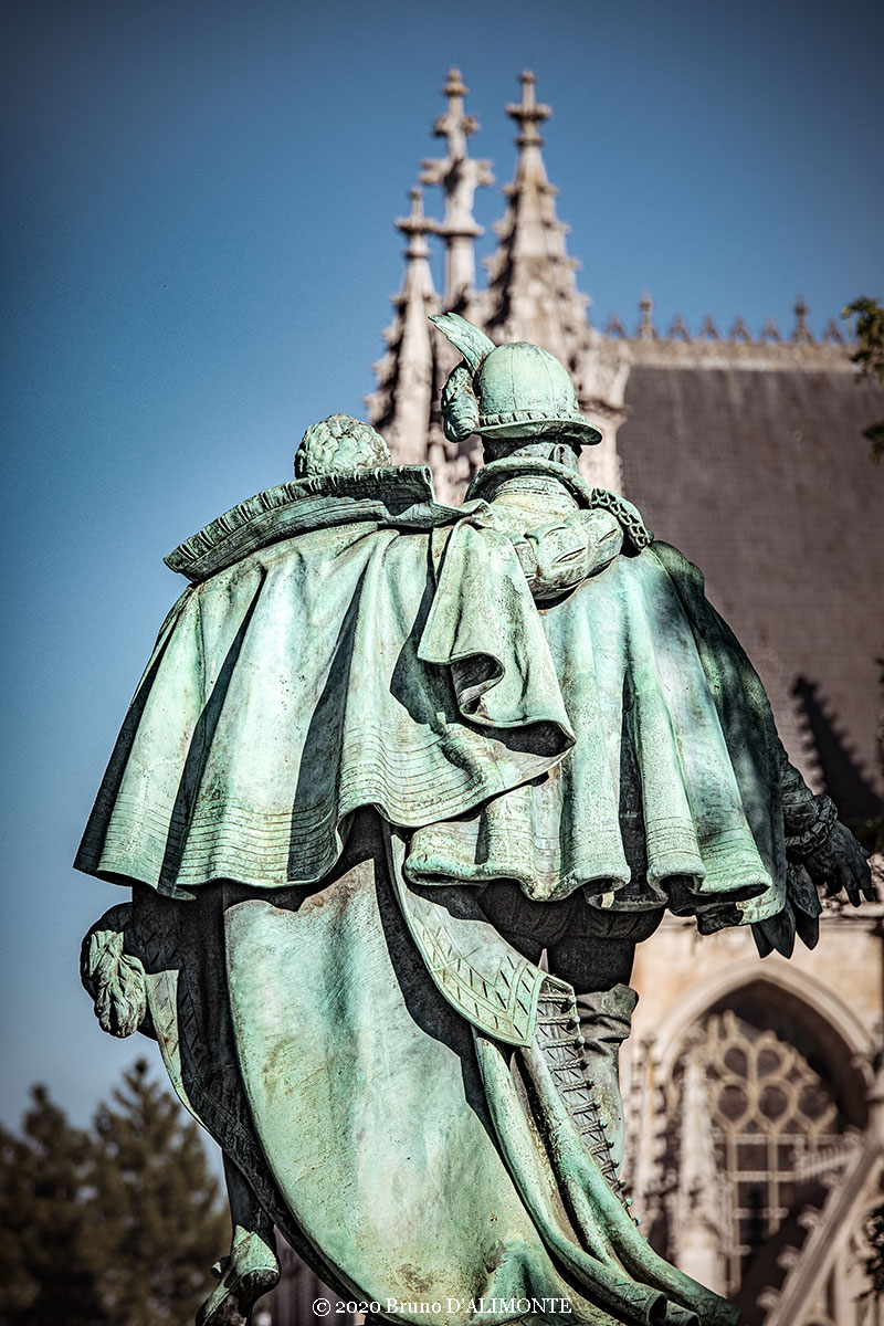  Photographie de la statue des comtes d'Egmont et de Horne de derrière et située dans le square du Petit Sablon à Bruxelles © 2020 Bruno D'Alimonte