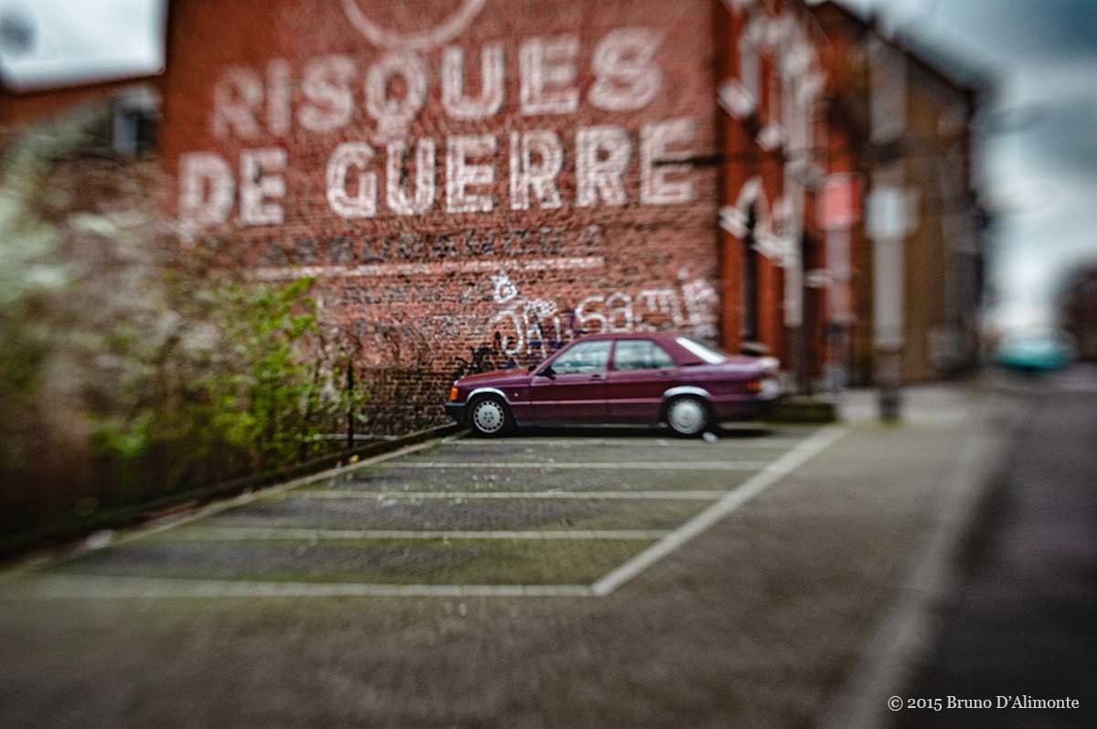 Bruxelles, photographie artistique d'une publicité peinte sur le pignon du n° 44 de la rue Walckiers date du début de la seconde guerre mondiale, juste après l'invasion allemande. © 2015 Bruno D'Alimonte