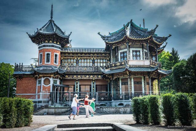 adeptes de Tai-Chi devant la Pavillon chinois de Bruxelles ©2022 Bruno D'Alimonte